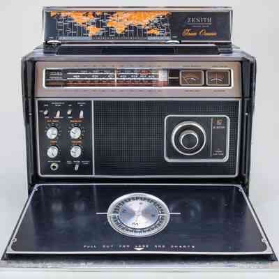 Zenith R7000 12 Band Trans-Oceanic Receiver