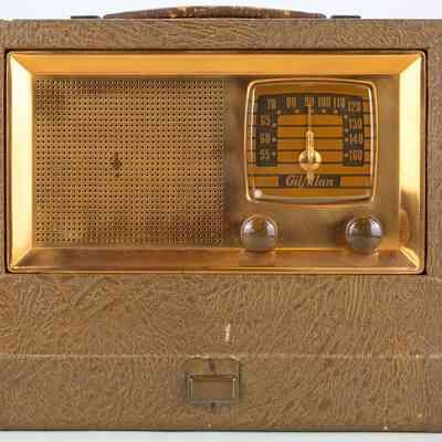 Gilfillan AM Portable Radio