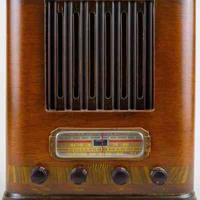 Gilfillan Standard Broadcast Radio Receiver