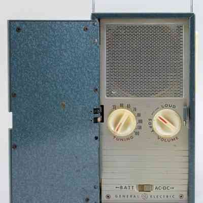 General Electric Model 140 Portable Radio