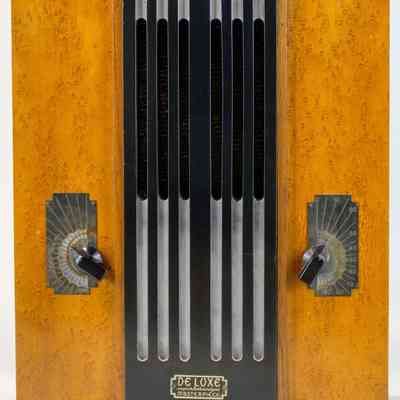 Deluxe Standard Broadcast Radio Receiver