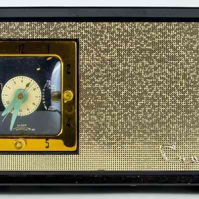 Crosley Broadcast Band Clock Radio