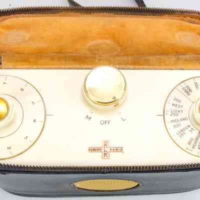 Roberts R77 Radio Receiver