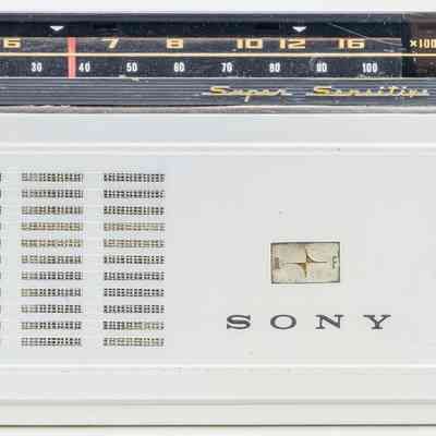Sony Super Sensitive 8 Transistor Radio
