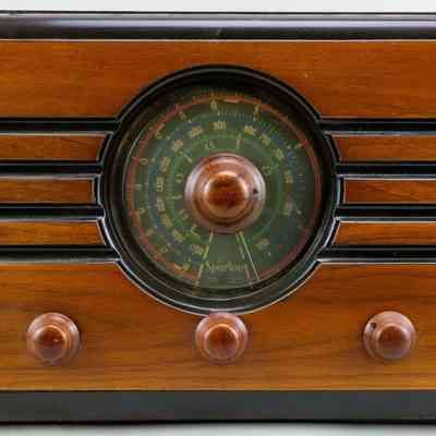 Sparton of Canada AM/SW Radio Receiver