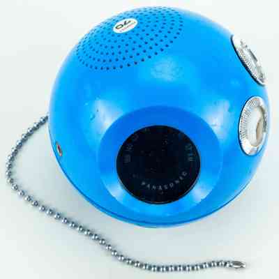 Panasonic "Panapet 70" AM Transistor Radio