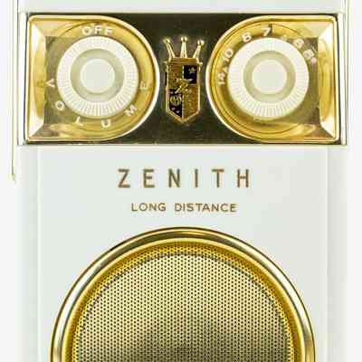 Zenith Royal "500" DeLuxe AM Transistor Radio