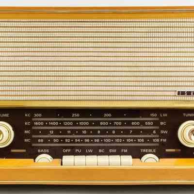 Iskra Opatija Deluxe 4-Band Radio Receiver