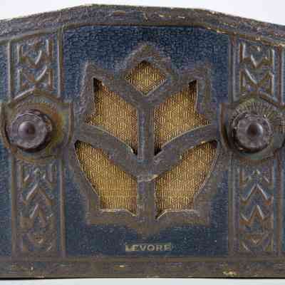 Levore Standard Broadcast Radio