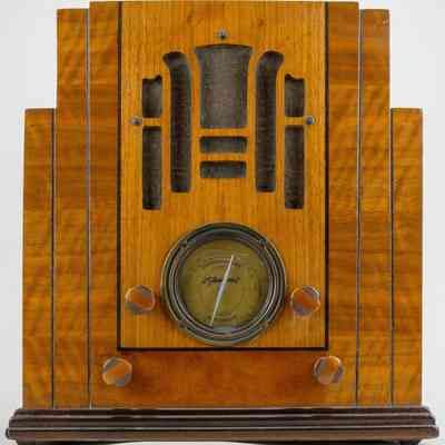 Sears Silvertone Standard Broadcast Band Radio Receiver