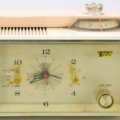 Arvin Standard Broadcast Clock Radio