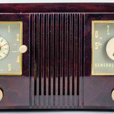 GE Broadcast Band Clock Radio