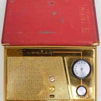 Crosley Fantasy AM Radio Receiver