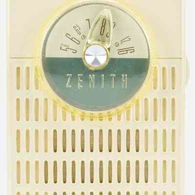 Zenith Royal 50 AM Transistor Radio