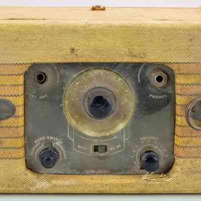 Learadio "The Pilot's Reference" Beacon & Broadcast Receiver