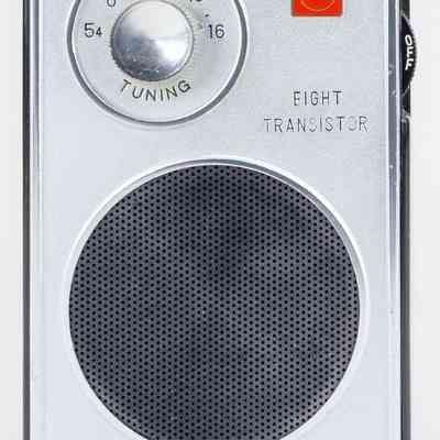 Peerless 8 Transistor Radio