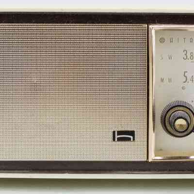Hitachi AM/SW Clock Radio