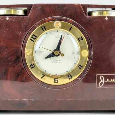 Jewel Broadcast Band Clock Radio