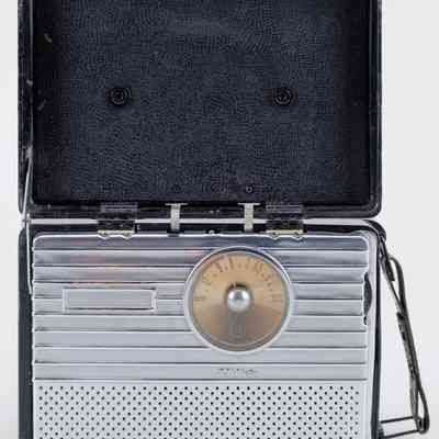 RCA Portable AM Radio Receiver