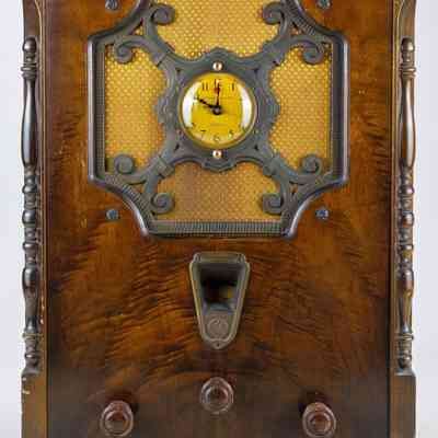 GE Standard Broadcast Clock Radio