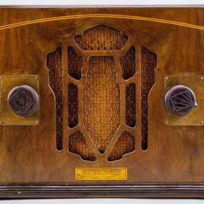 Belmont Skyrover AM Radio Receiver