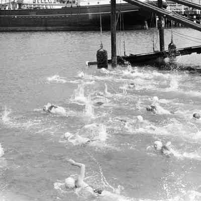 Image 198522b of action after start of the race