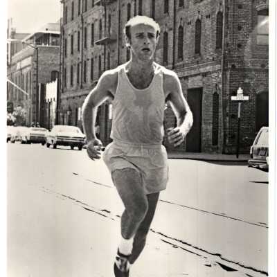 Dolphin Club Runner