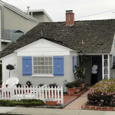 310 Apolena Avenue