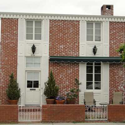 216 Apolena Avenue