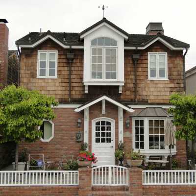 218 Apolena Avenue