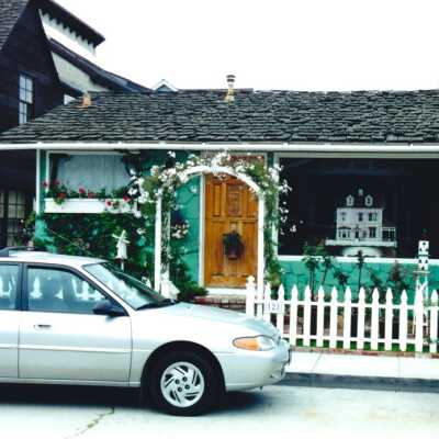 121 Apolena Avenue in 2001