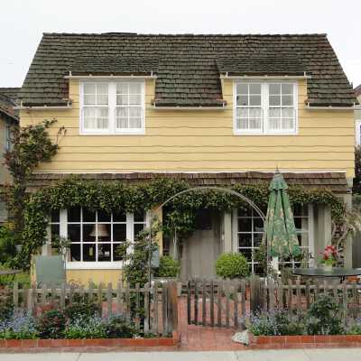 117 Apolena Avenue
