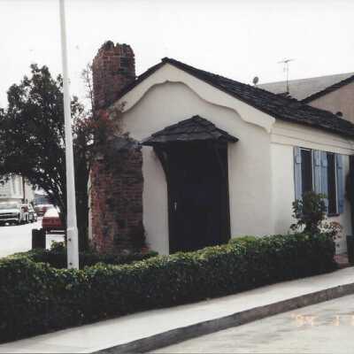 121 Collin Avenue