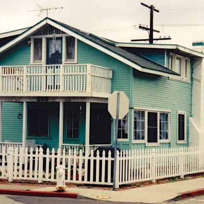 200 Sapphire Avenue in 2001