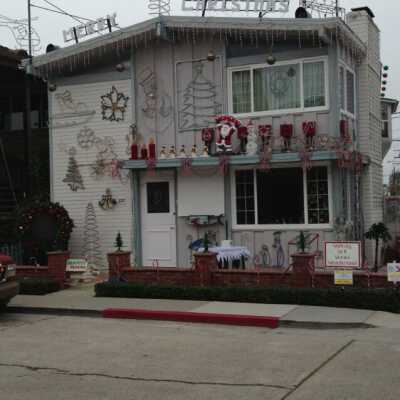 327 Sapphire Avenue- Decorated for Christmas