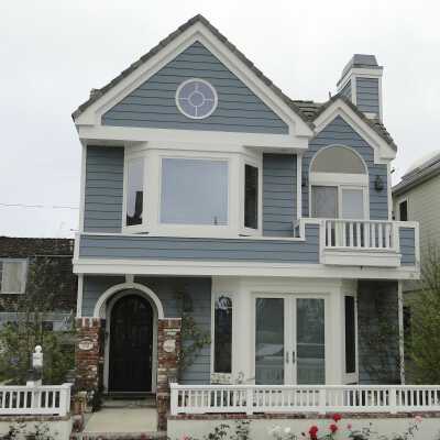 319 Apolena Avenue