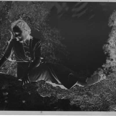 Mabe (Mabel?) Looking to the Left: Origsize: 4.25 x 3 inches; Origformat: Negative; Resolution: 4x6, 300 d