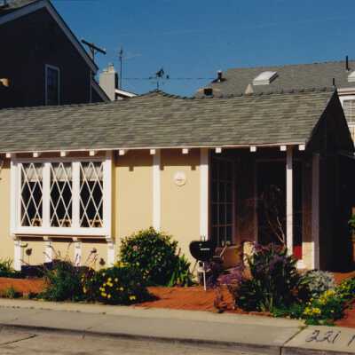 221 Pearl Avenue in 2001