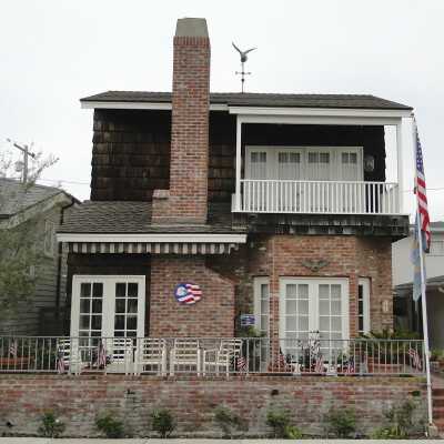 325 Apolena Avenue