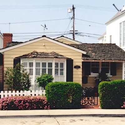 211 Diamond Avenue, 2001