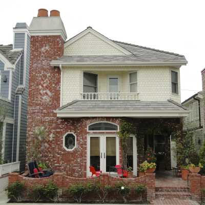 231 Apolena Avenue