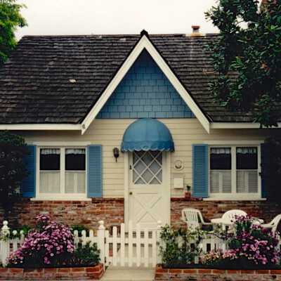 204 Sapphire Avenue in 2001