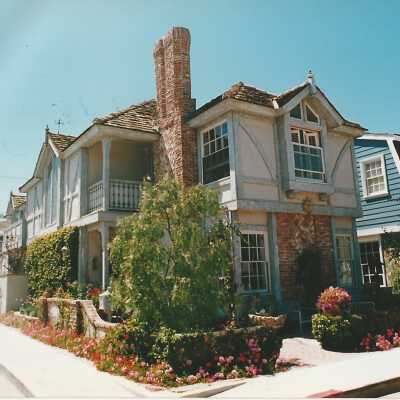 301 Apolena Avenue