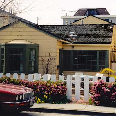 305 Sapphire Avenue in 2001