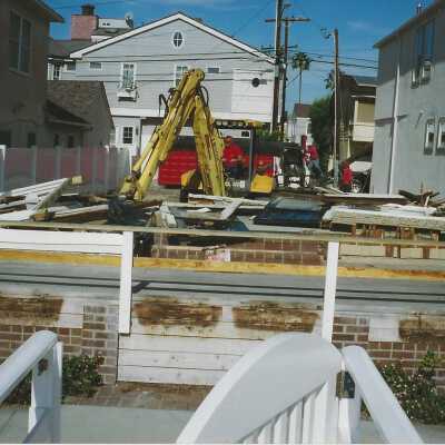 Demolition of the Glassell House, 1204 South Bayfront, photo 1
