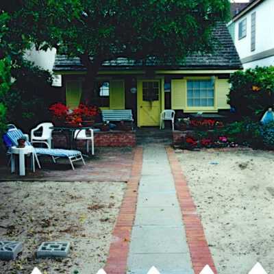 221 Apolena Avenue in 2001