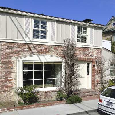 107 Apolena Avenue