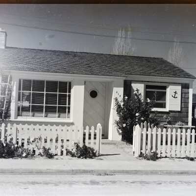 Adams House, 215 Ruby