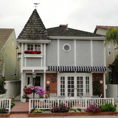 210 Sapphire Ave