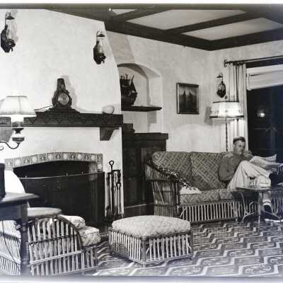 Living room, 1404 South Bay Front
